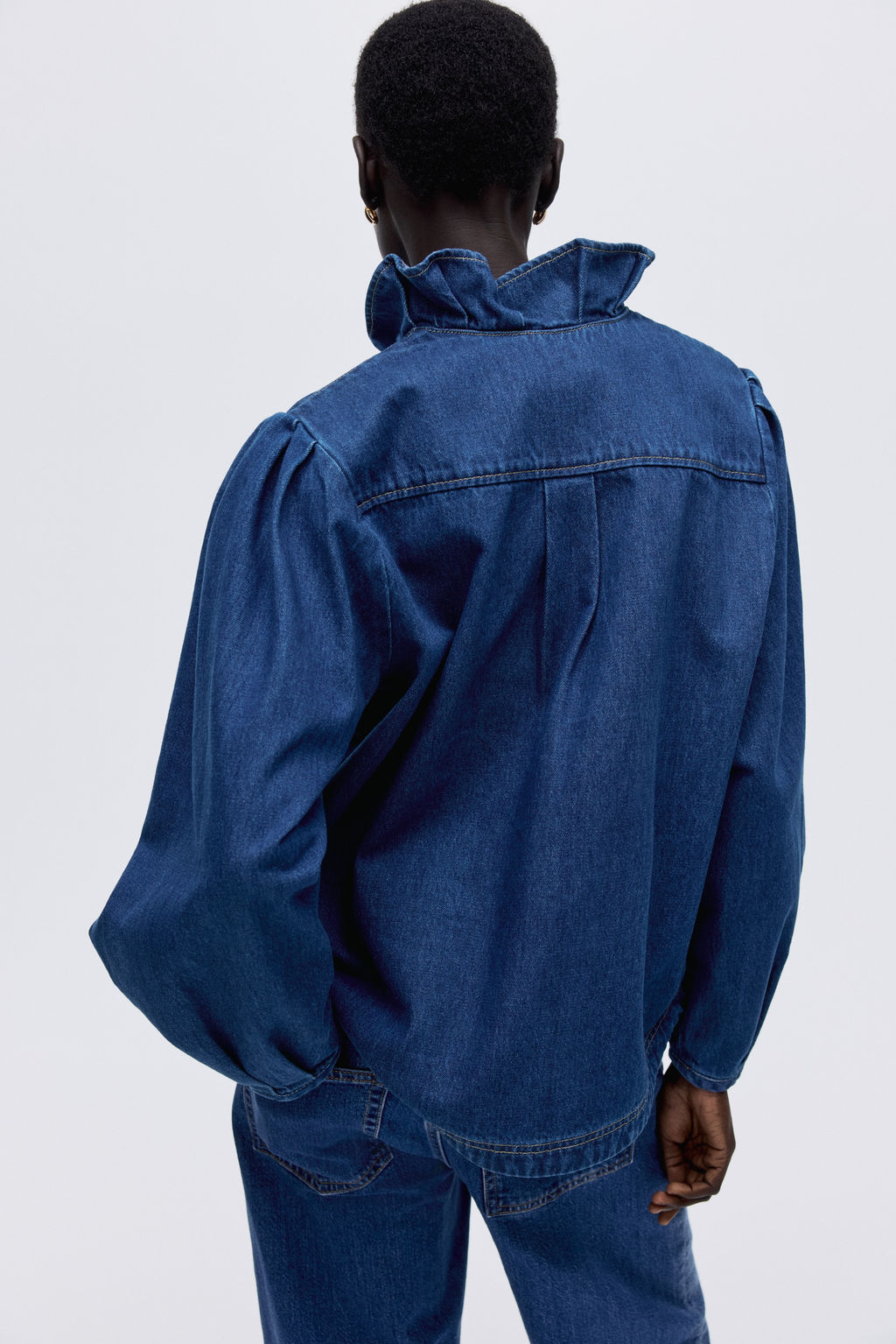 Blusa denim con cuello de volantes - H&m фото 4