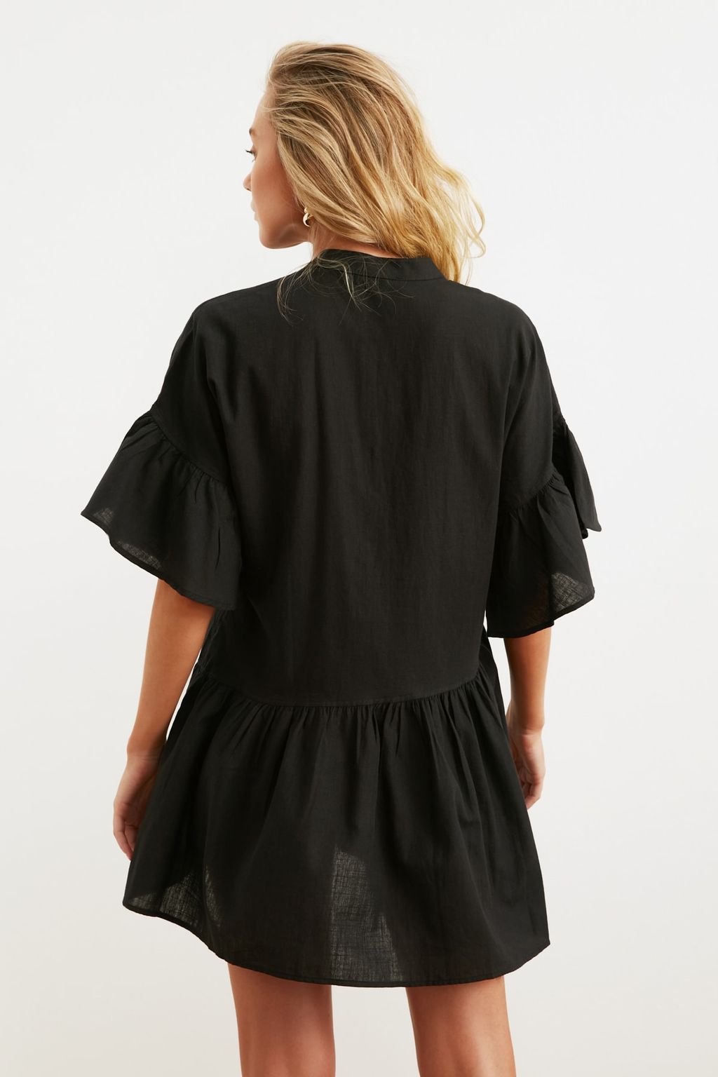 TRENDYOLMILLA Siyah Dokuma Flaml? Pamuk Genis Kal?p Mini Plaj Elbisesi TBESS20EL0873  фото 10