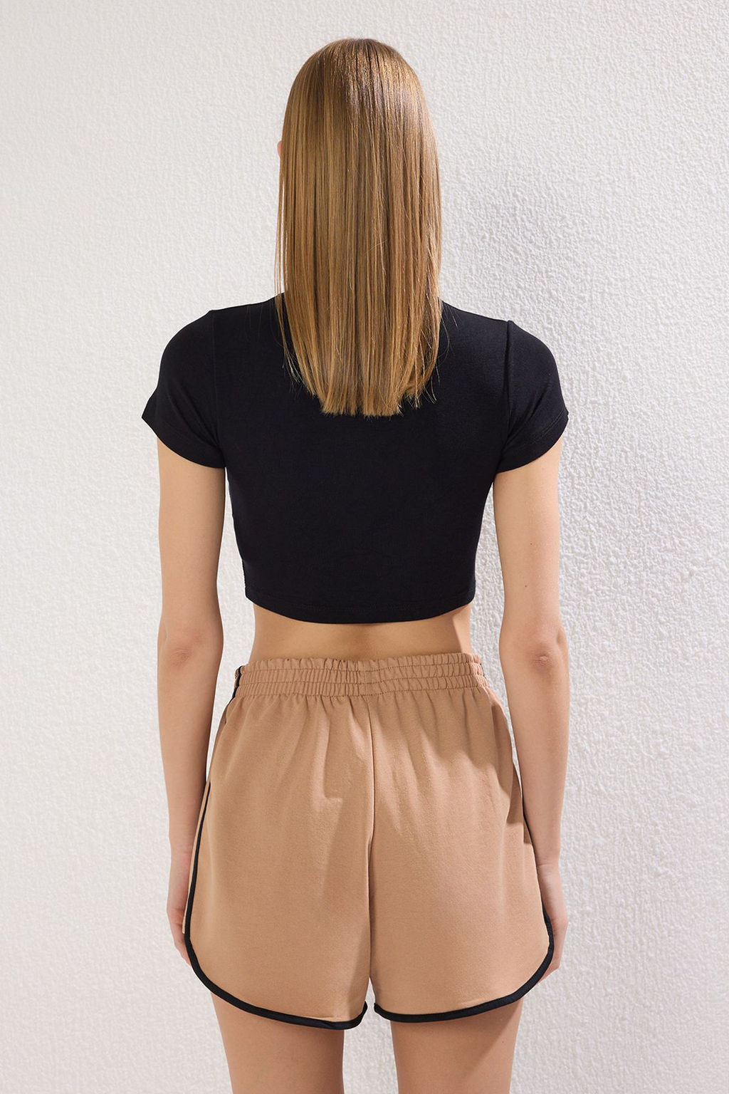 TRENDYOLMILLA Siyah Biye Detayl? Mini Esnek Orme Sort & Bermuda TWOSS24SR00211 фото 4