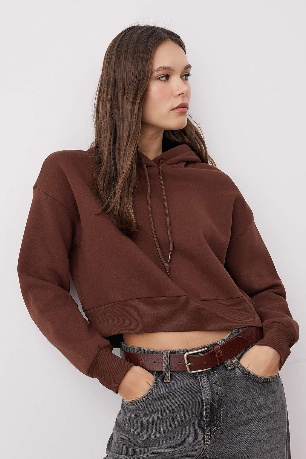 Kahverengi Kal?n Ici Polarl? Kapusonlu Rahat Kesim Crop Basic Orme Sweatshirt TWOAW24SW00105