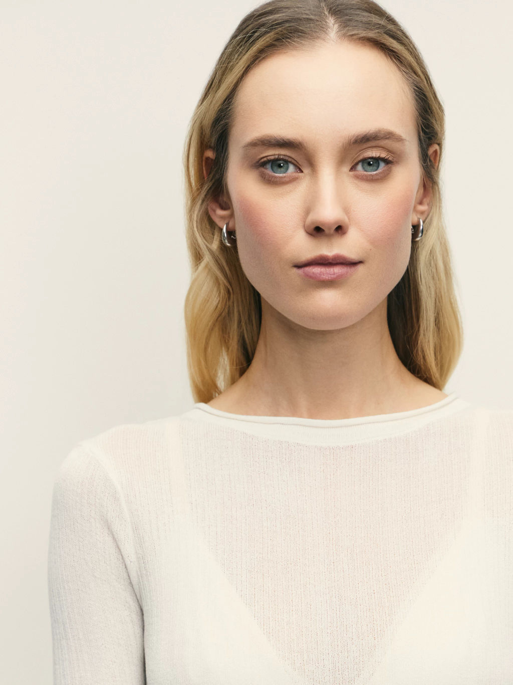 Полупрозрачный лонгслив из вискозы / Zarina фото 6