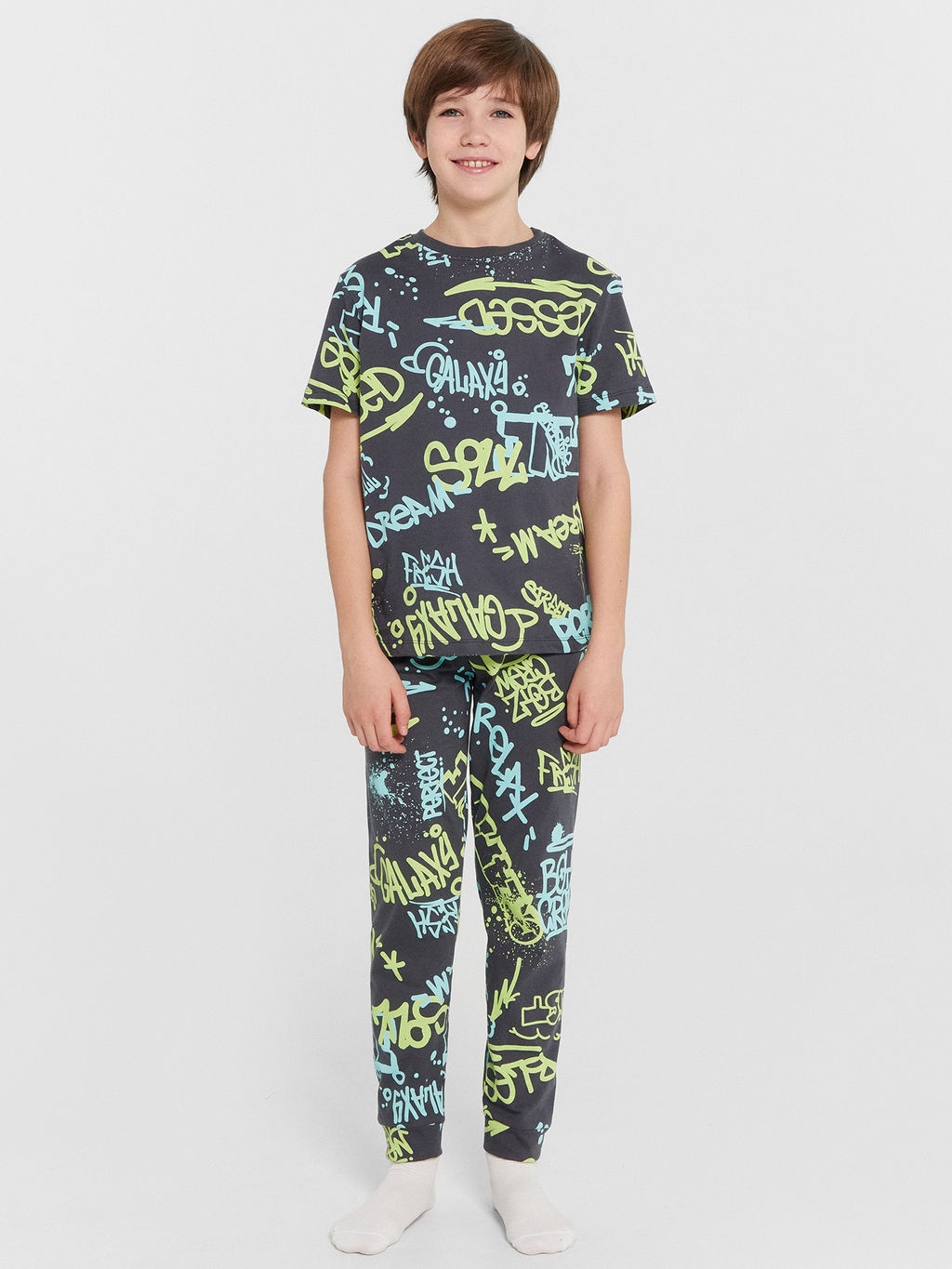 Пижама для мальчиков серая с принтом в стиле стрит-арт - Mark formelle фото 2