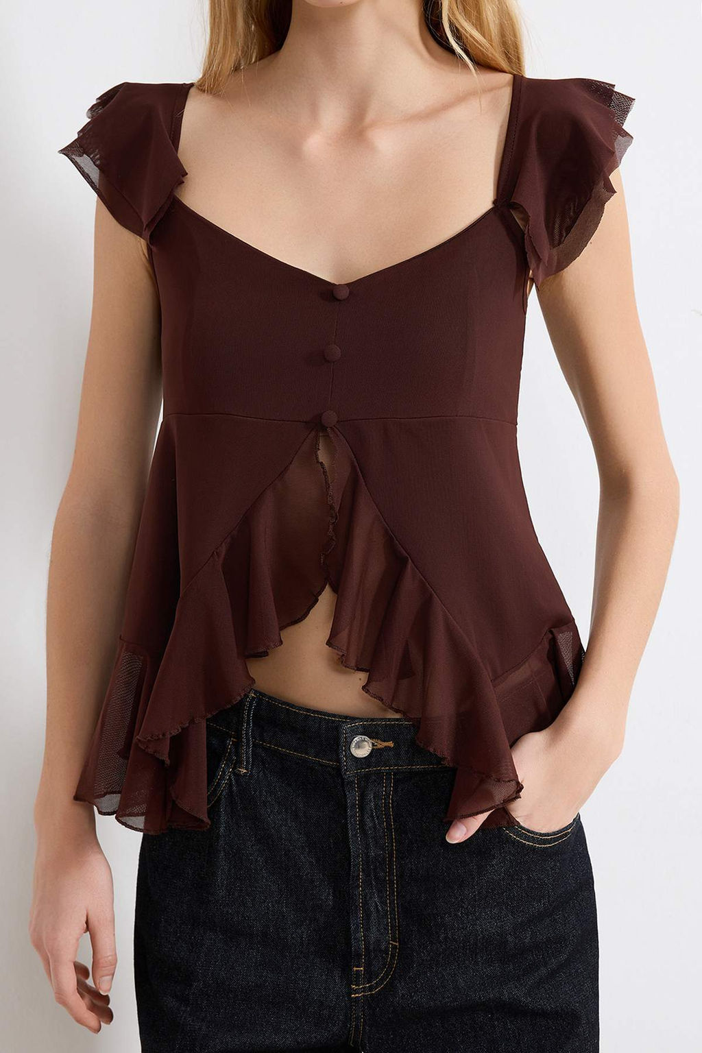 Kahverengi Fitted/Vucuda Oturan V Yaka Dugmeli Volanl?/F?rf?rl? Tul Orme Bluz TWOSS26BZ00189 - Trendyolmilla фото 3