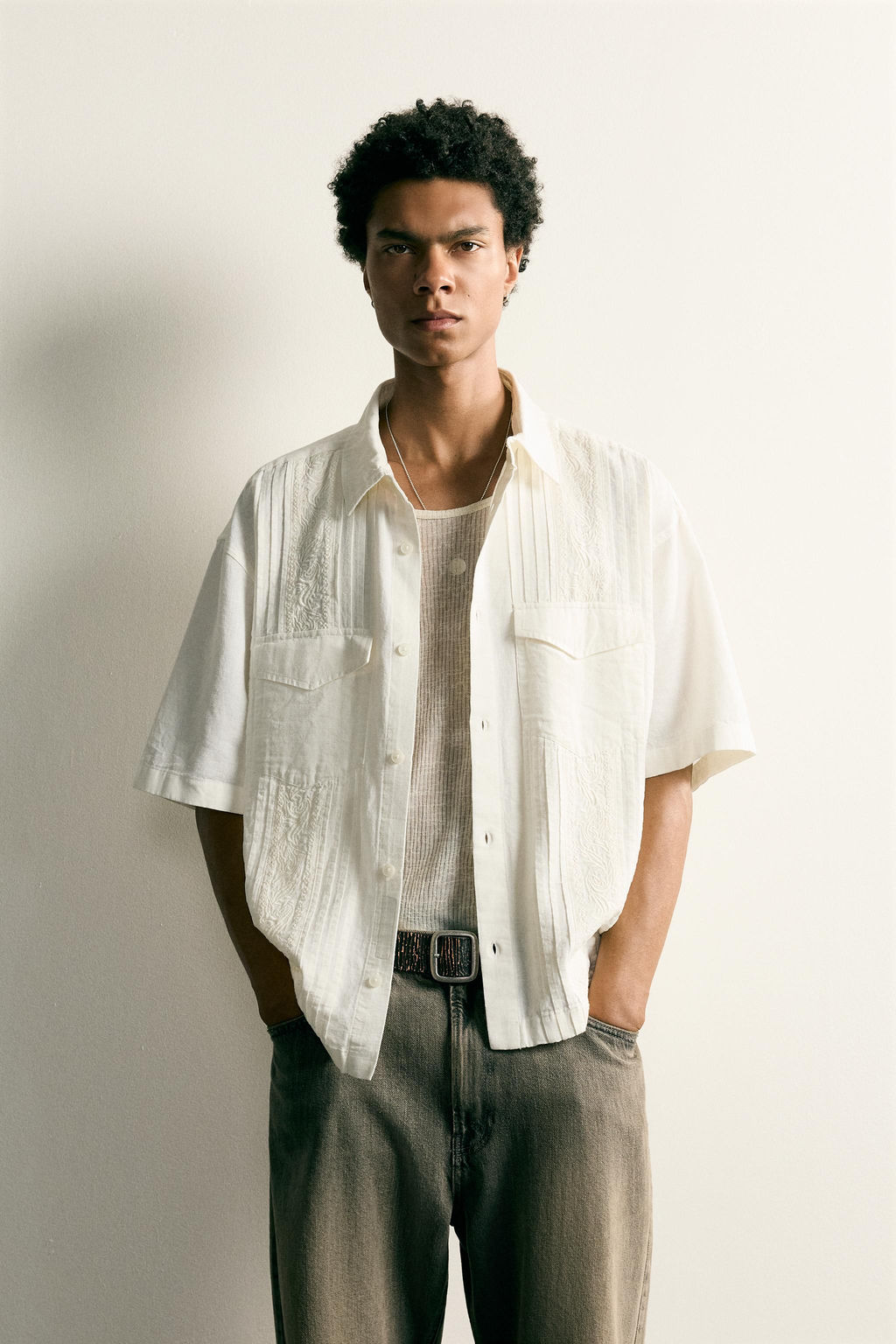 CAMISA RELAXED FIT  BORDADOS PLIEGUES / Crudo - Zara фото 2