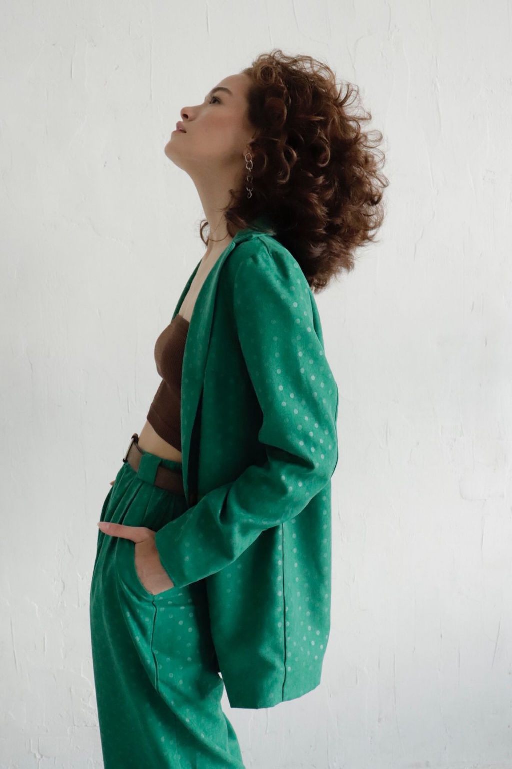 9963 Костюм брючный зелёный в горох - Martichelli фото 25