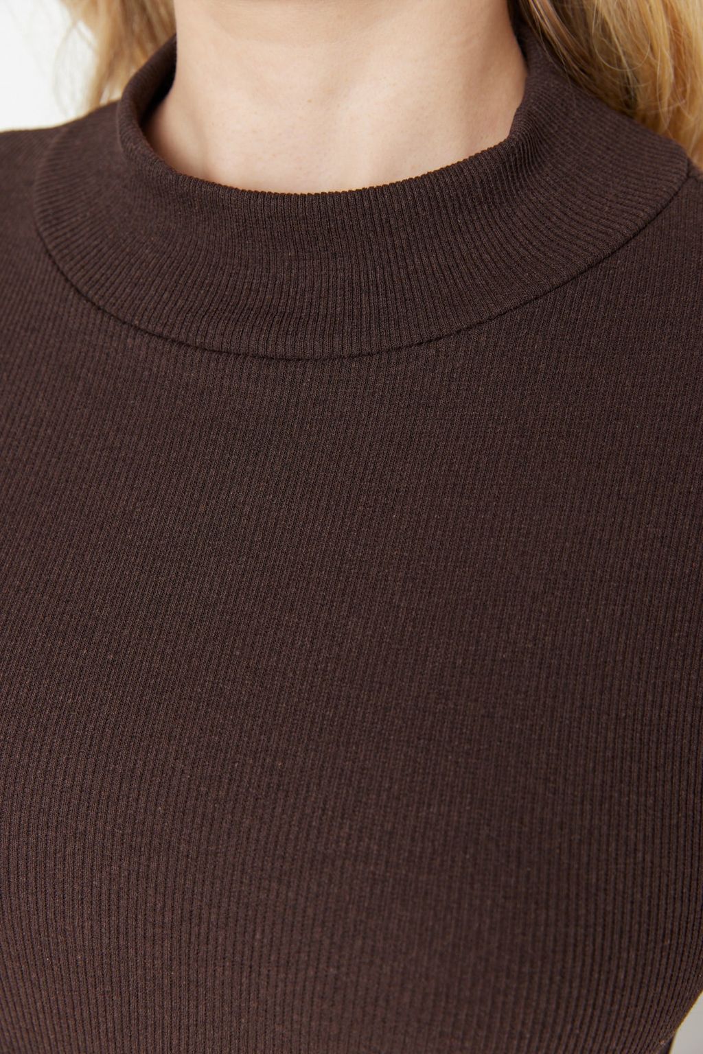 Kahverengi Fitted/Vucuda Oturan Dik Yaka Uzun Kol Fitilli Esnek Orme Bluz TWOAW21BZ0423