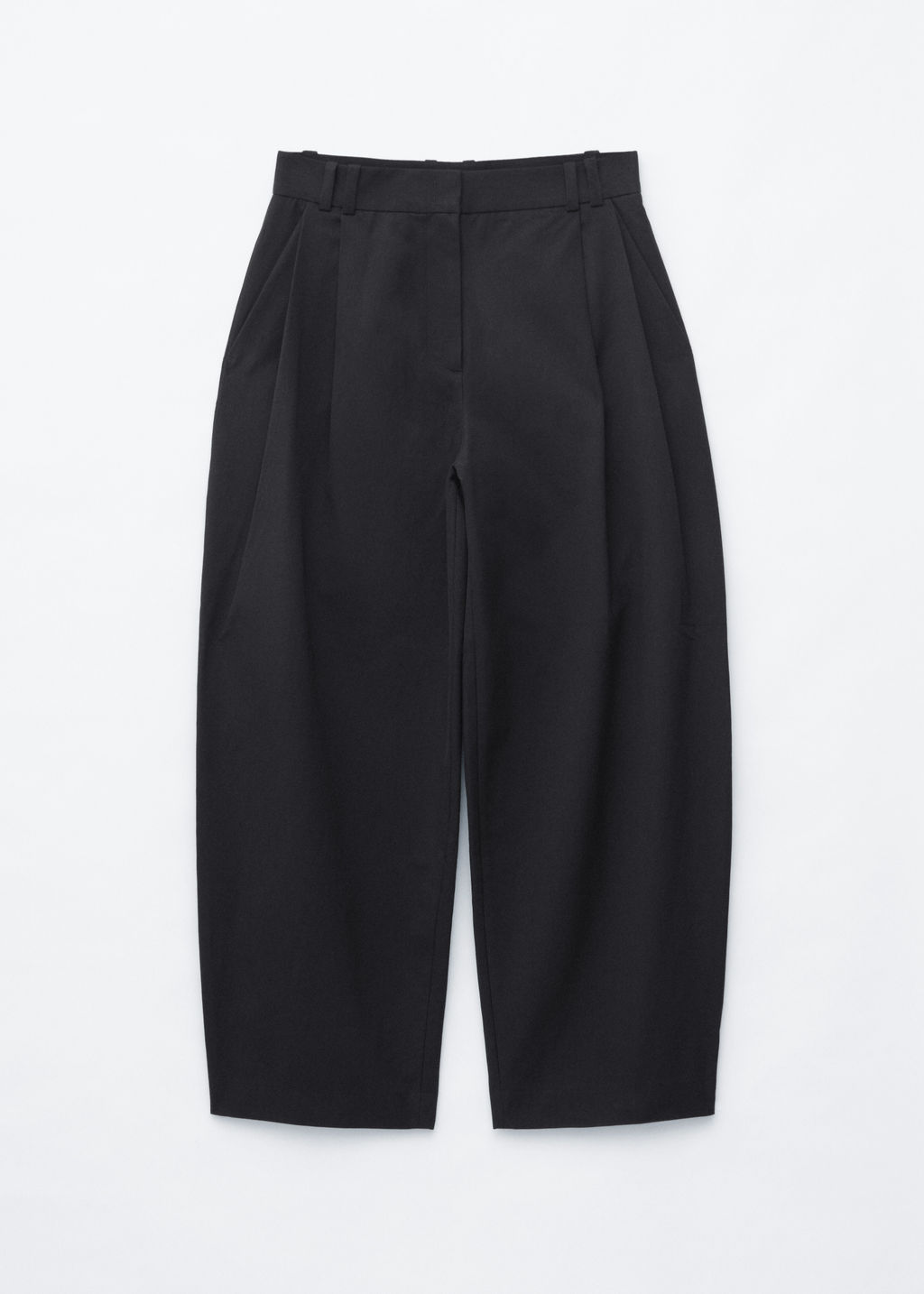 Pantalones recortados con perneras de barril