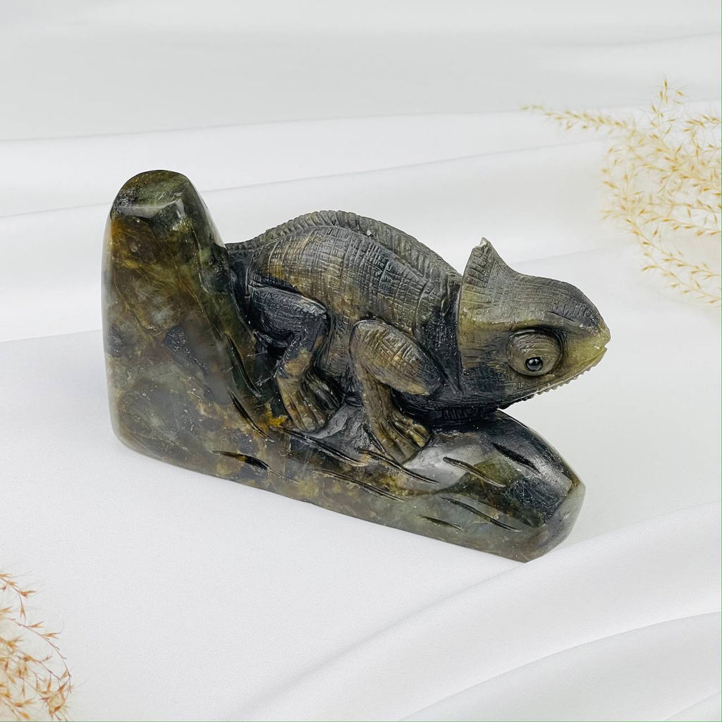 Фигурка резная Игуана из Лабрадора