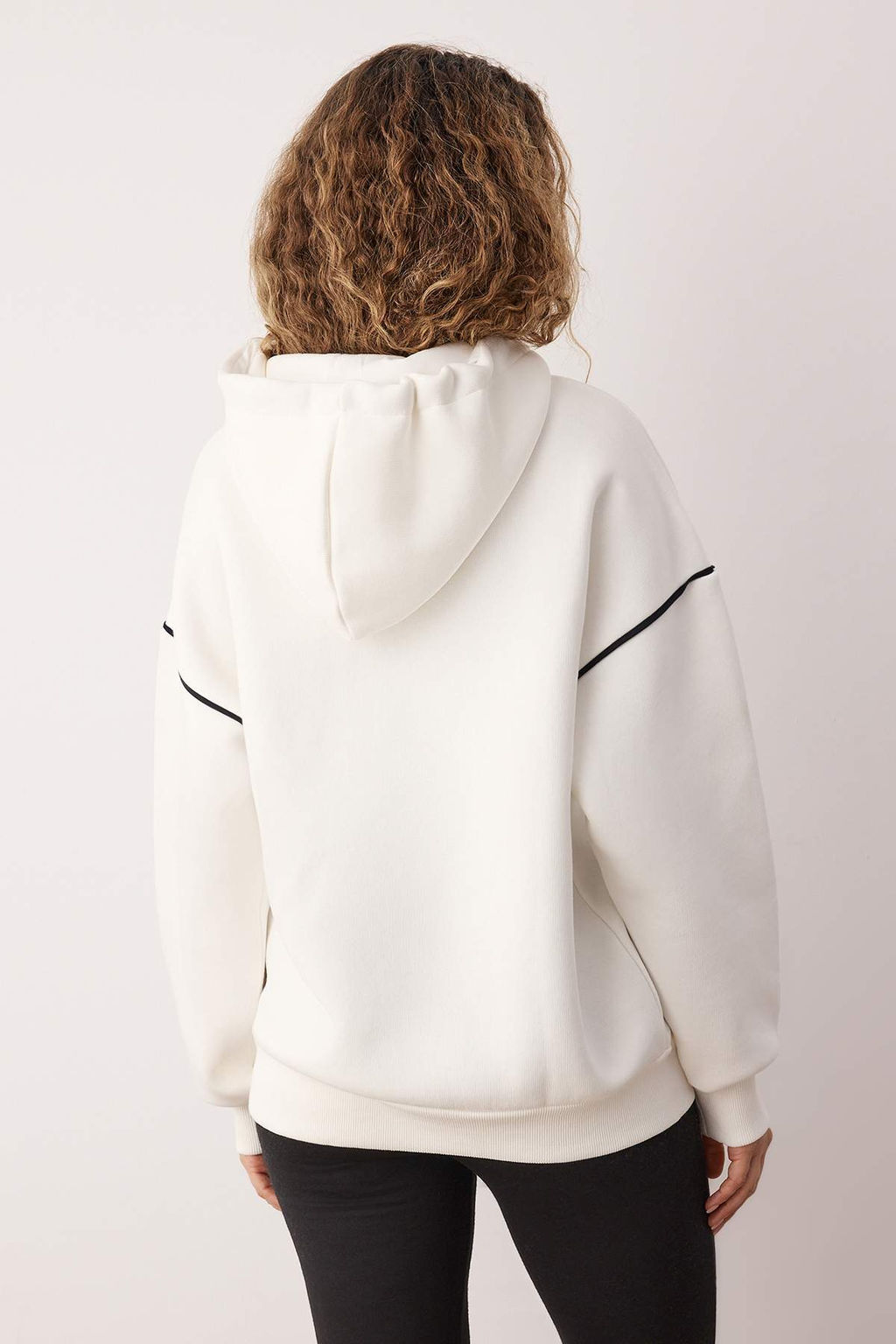 Lacivert Kapusonlu ve Biye Detayl? Oversize/Genis Kal?p Orme Sweatshirt TWOAW26SW00106 - Trendyolmilla фото 8