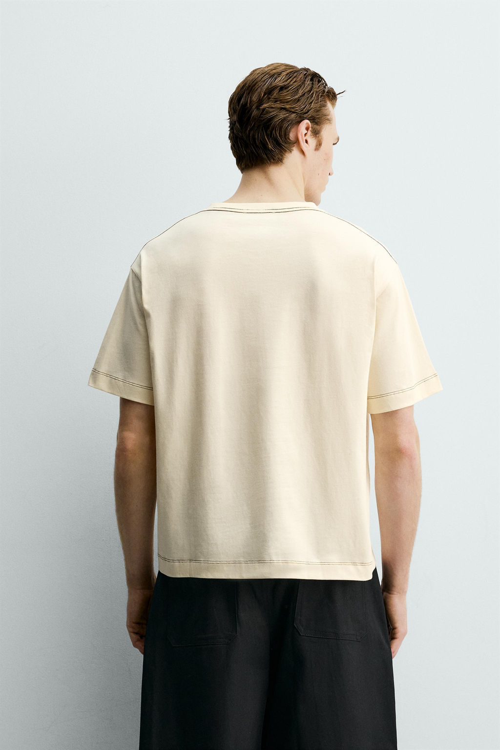CAMISETA RELAXED FIT TEXTO BORDADO / Beige