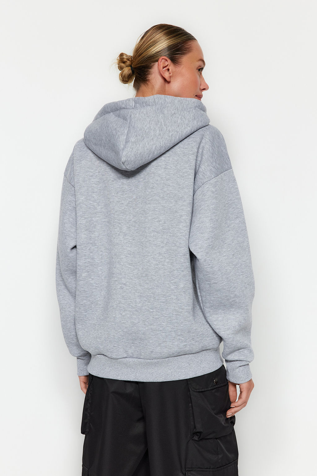 Gri Melanj Kal?n Ici Polarl? Oversize/Genis Kal?p Kapusonlu Basic Orme Sweatshirt TWOAW24SW00103