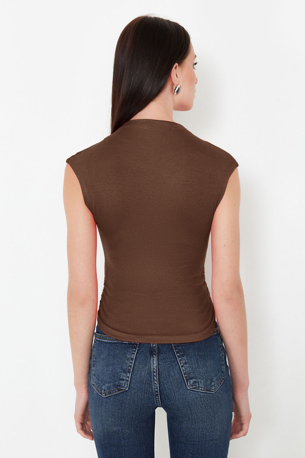 Kahverengi Dik Yaka Buzgu/Drape Detayl? Fitted/Vucuda Oturan Asimetrik Orme Bluz TWOSS24BZ00534