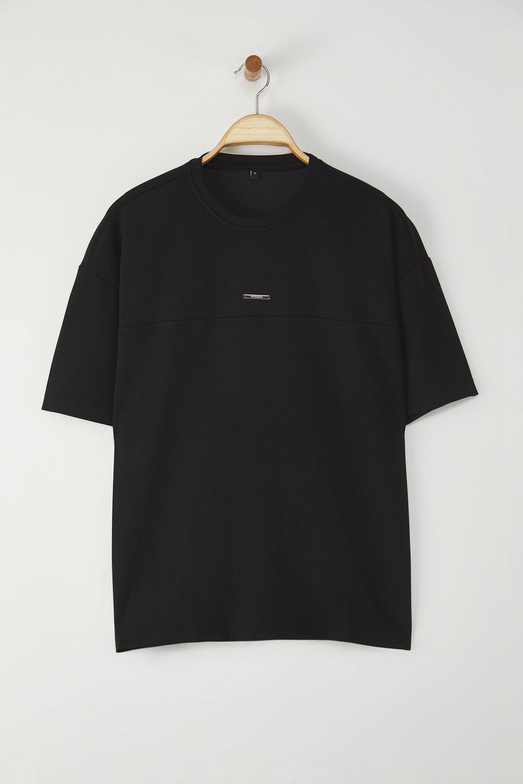 TRENDYOL MAN Siyah Oversize/Genis Kesim Metal Etiket Detayl? Yumusak Doku Interlok Kumas T-Shirt TMNSS25TS00105 - Trendyolmilla фото 9