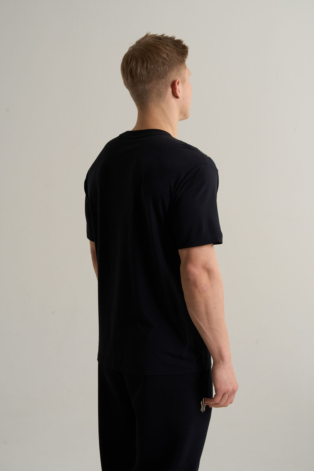 Футболка Черный