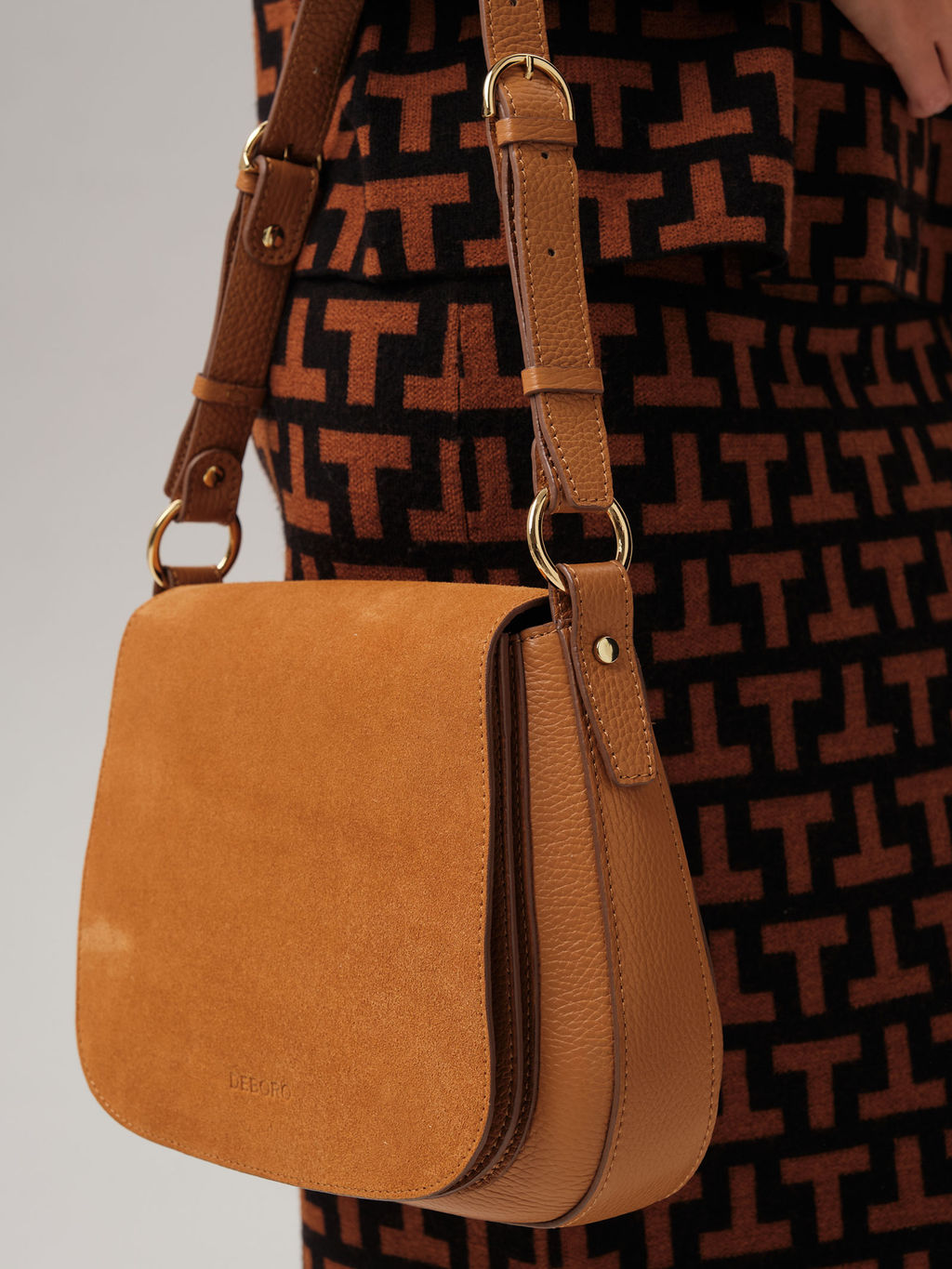 Замшевая сумка Deboro 31026 коричневый лист