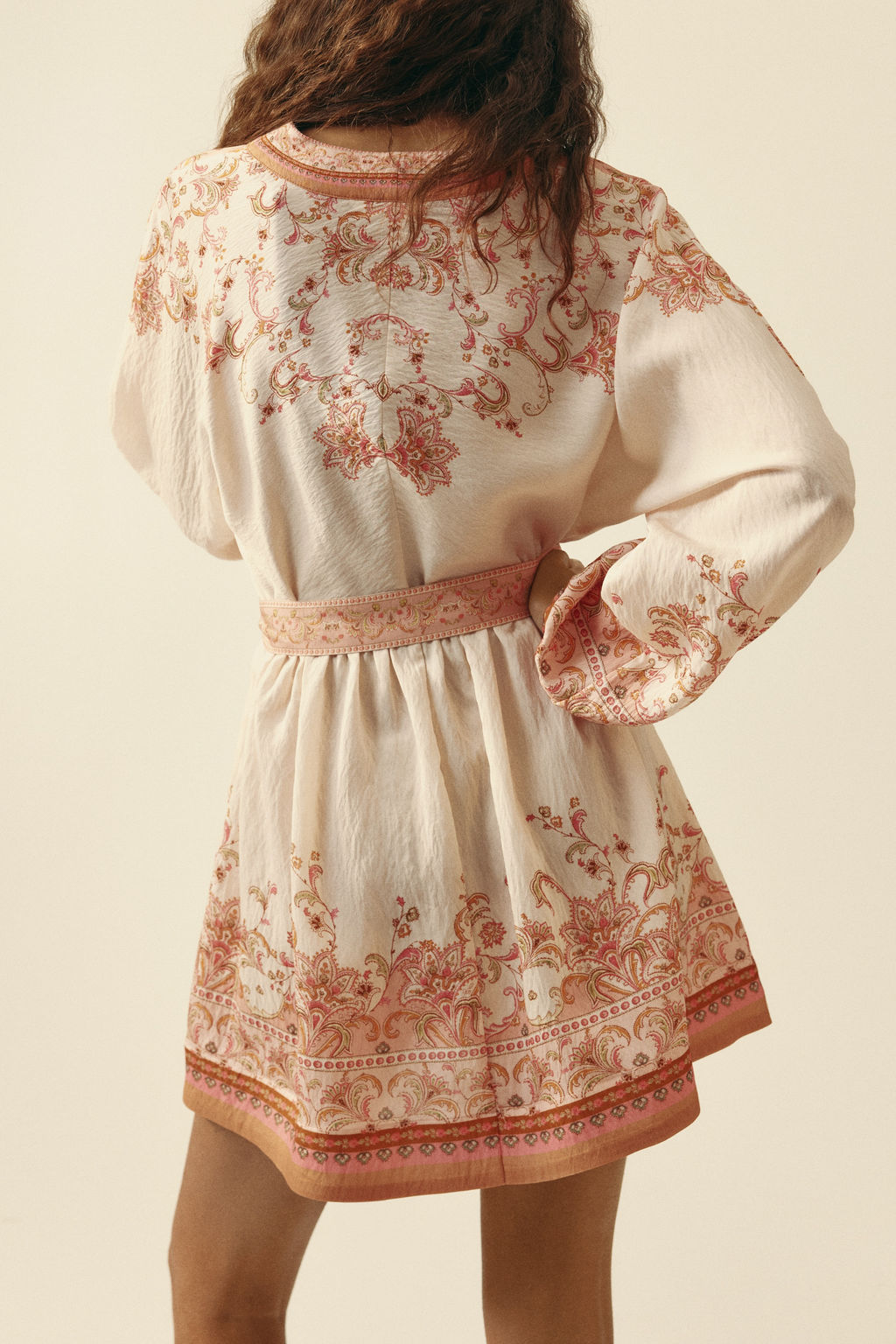 Loose-fit tie-belt dress - H&m фото 6
