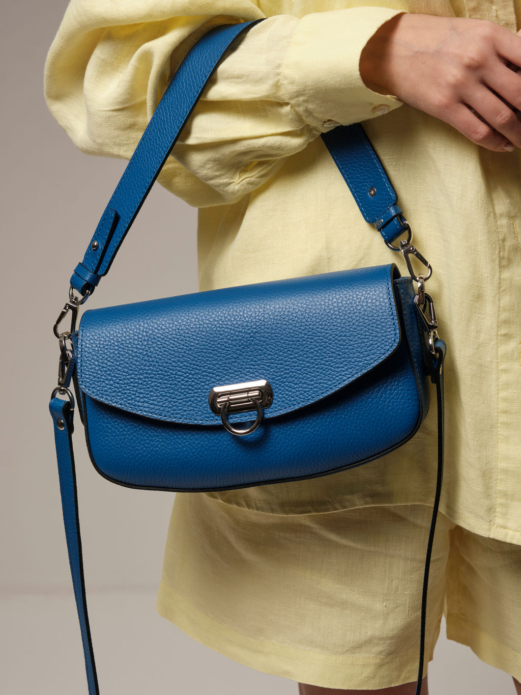 Сумка кожаная на плечо Azaro 31049 синяя гуашь