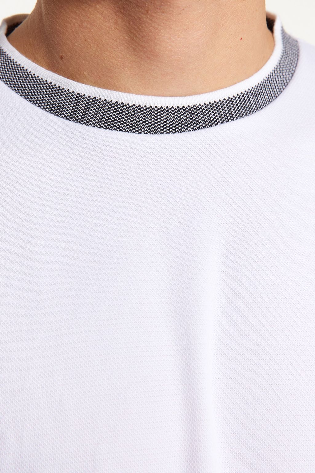 TRENDYOL MAN Premium Tas Oversize/Genis Kesim Triko Bantl? Dokulu Pike T-Shirt TMNSS23TS00079 - Trendyolmilla фото 30
