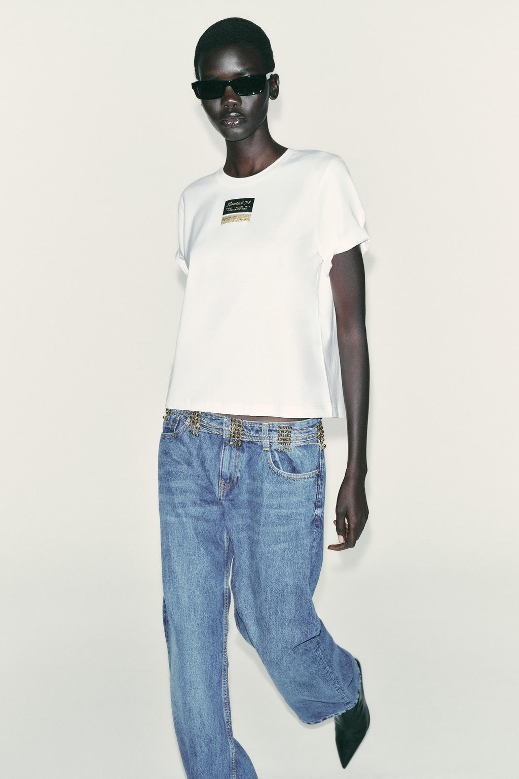 SHORT SLEEVE T-SHIRT WITH LABEL - Zara фото 2