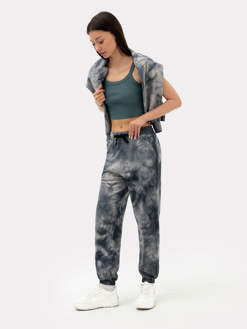 Брюки женские в технике тай-дай песочный 382490 - Mark formelle фото 7