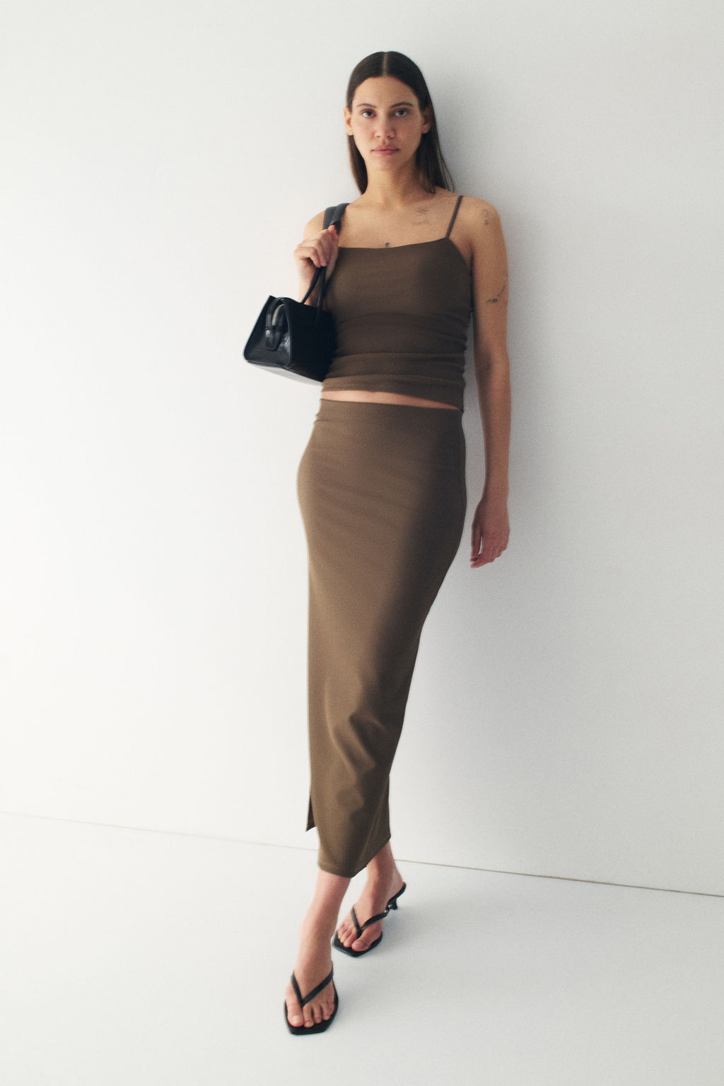 Cooling Slim Fit Ribbed midi skirt - H&m фото 4