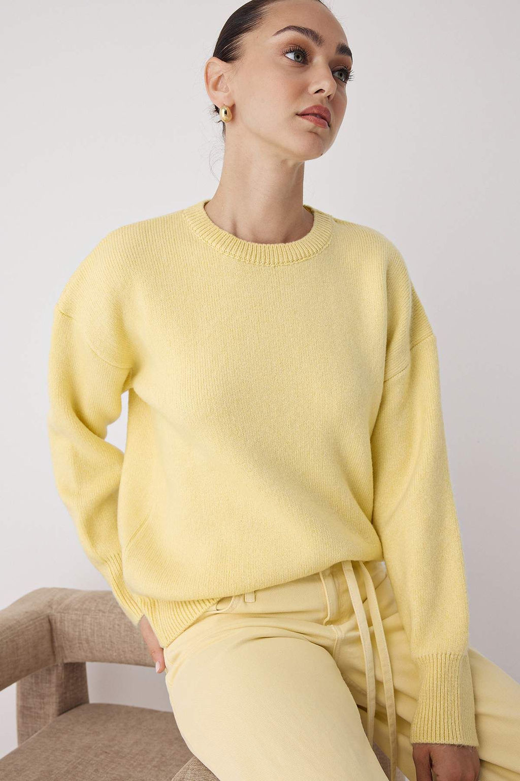 Wardrobe Essentials Sar? Yunlu Premium Iplik Basic Genis Kal?p Triko Kazak | TWOAW26KZ00065 - Trendyolmilla фото 2