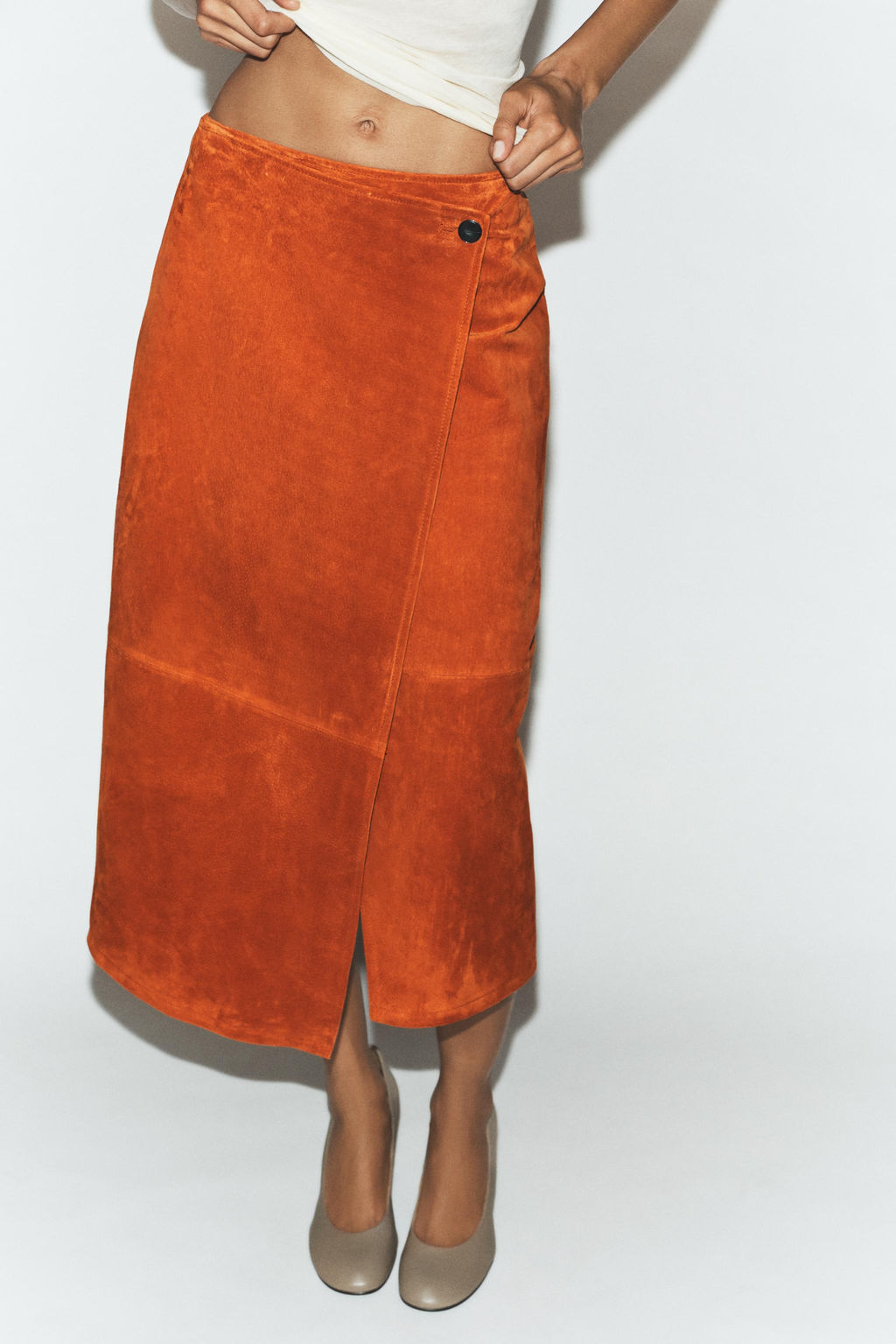 100% SUEDE LEATHER WRAP MIDI SKIRT - Zara фото 2