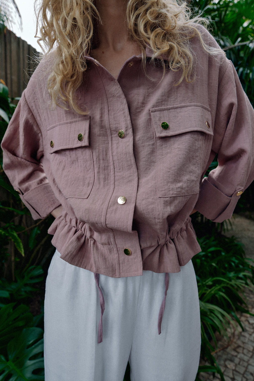 CHAQUETA CORTA MANGA REMANGADA / Malva - Zara фото 4