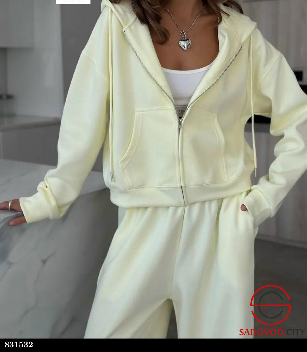 Спортивный костюм женский