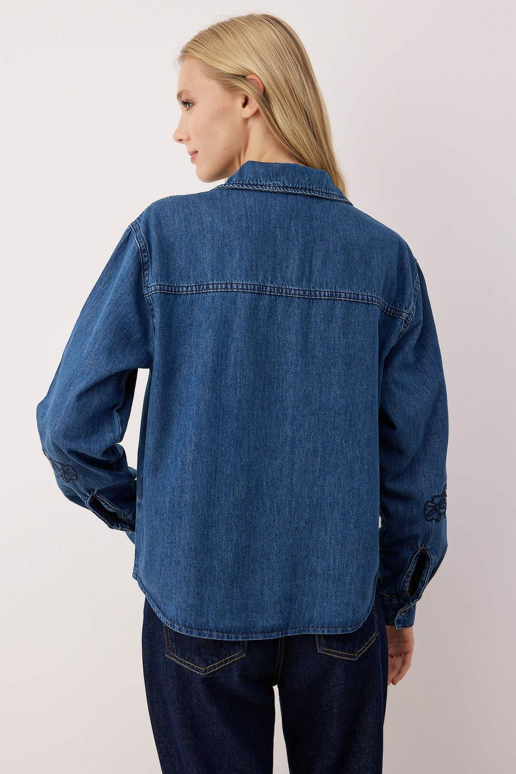 Koyu Mavi Nak?s Detayl? Uzun Kollu Denim Gomlek TWOAW26GO00031