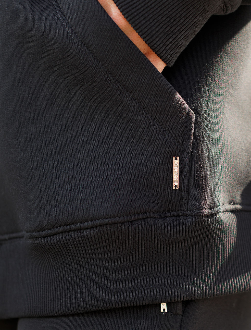 D49.062 Джемпер женский черный - Vilatte фото 5