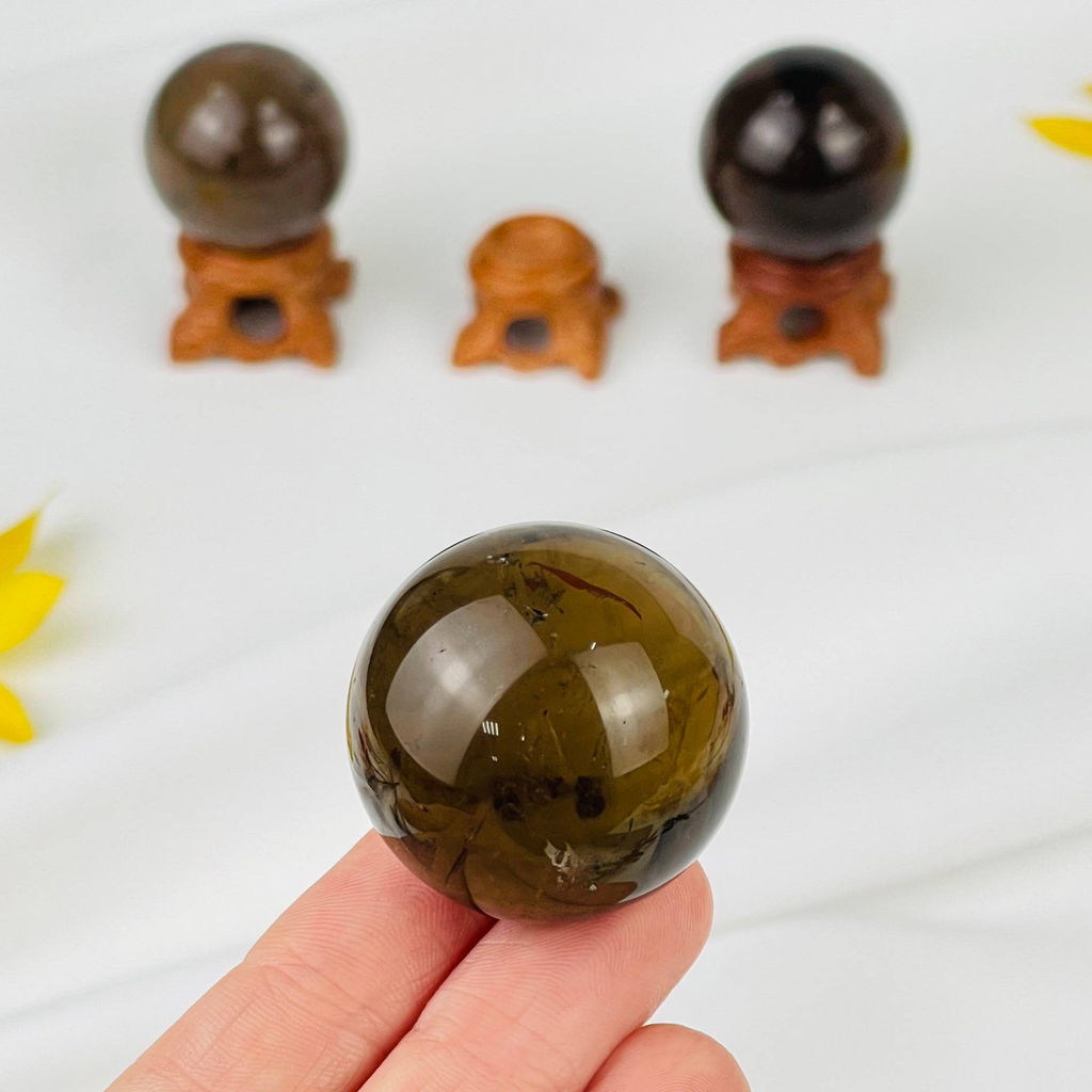 Шар из раухтопаза на подставке