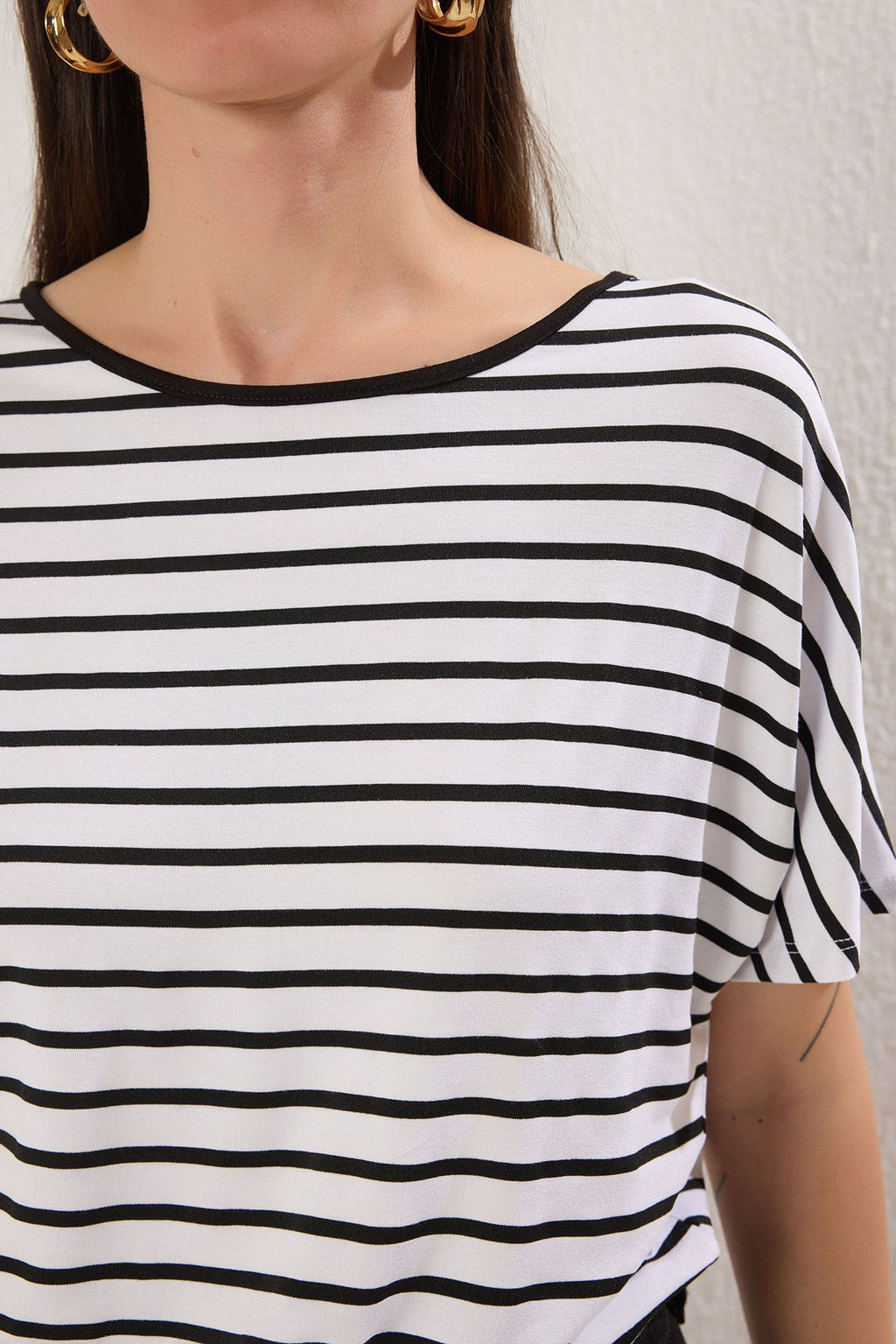 TRENDYOLMILLA Siyah Cizgili Truvakar Kol Relaxed/Rahat Kal?p Orme Body TWOSS25BD00020  фото 4