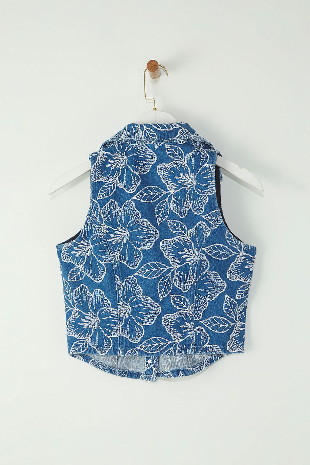 TRENDYOLMILLA Mavi Cicek Desenli Gomlek Yaka Denim Yelek TWOSS25YE00075 фото 6