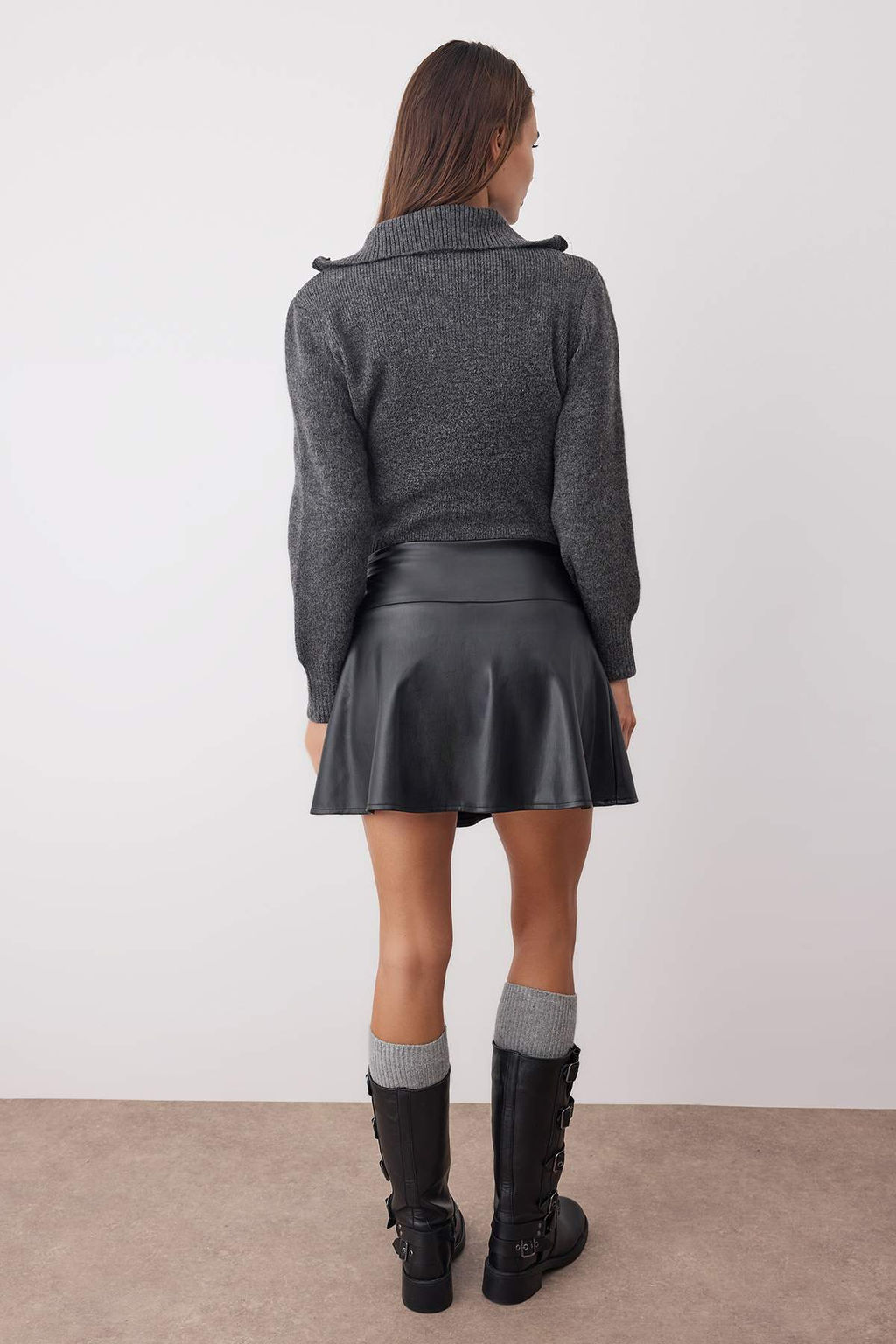 Siyah Aksesuar Detayl? K?sa/Mini Sort Etek TWOAW26SR00000 - Trendyolmilla фото 4