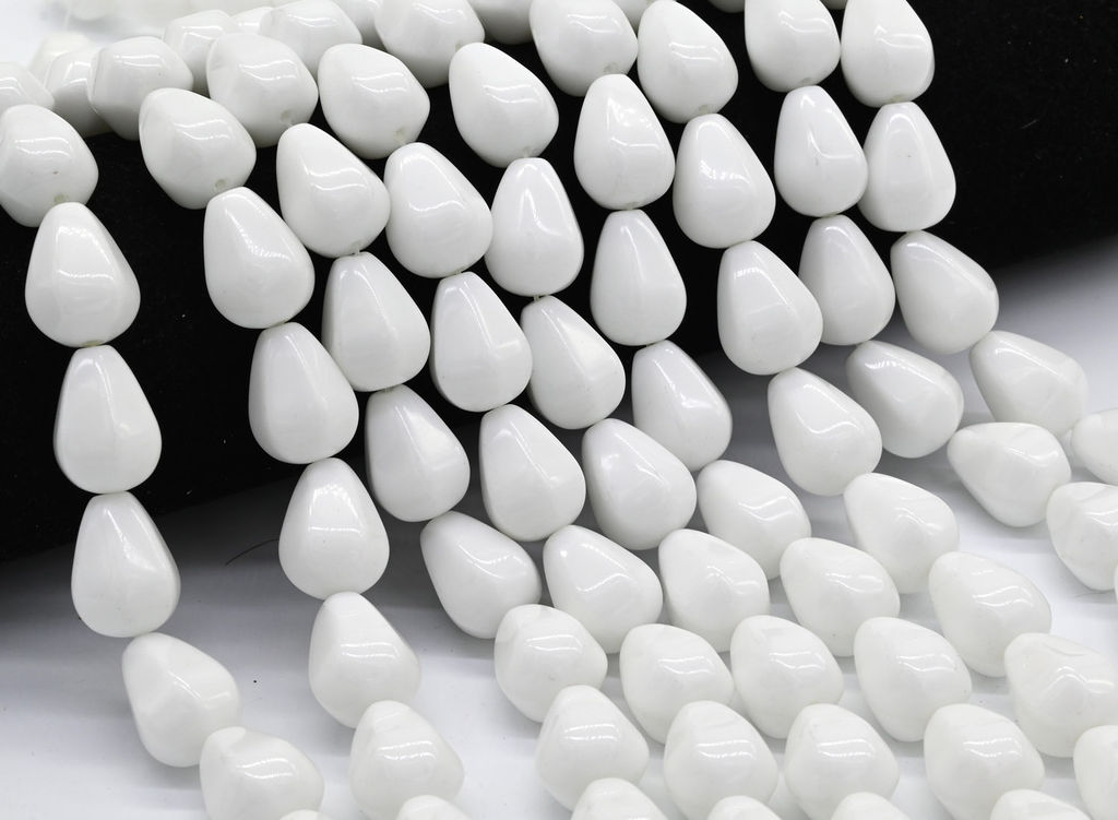 Бусины из агата белого имитация капля с гранями 13*18мм, 39см, 22 бусины Радуга камня