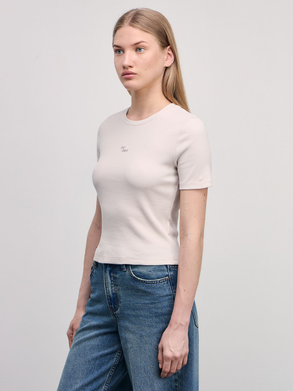 Базовая футболка в рубчик с вышивкой / Zarina  фото 4