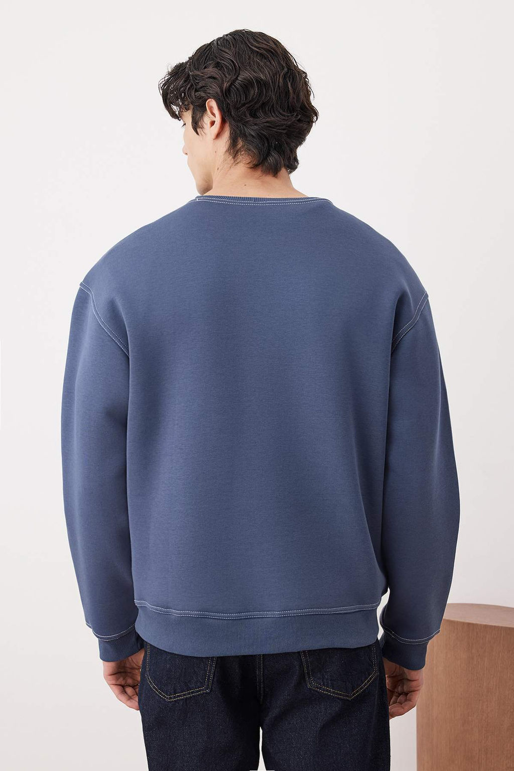 Soluk Indigo Oversize/Genis Kesim Kontrast Dikis Detayl? Bisiklet Yaka Sweatshirt TMNAW24SW00011