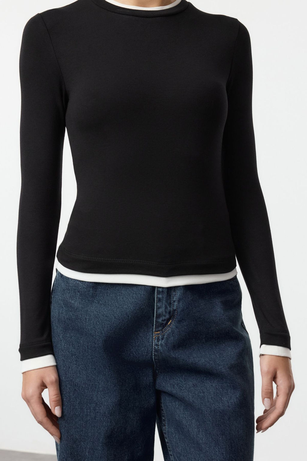 Siyah Renk Bloklu Fitted/Vucuda Oturan Viskon/Yumusak Kumasl? Esnek Orme Bluz TWOAW25BZ00114