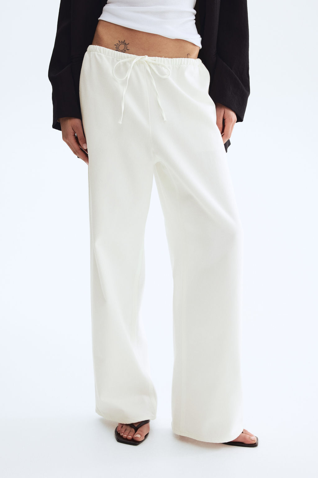 Pantal?n denim con cord?n de ajuste - H&m фото 7