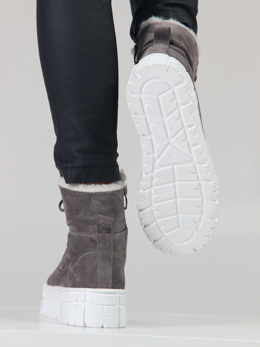 Ботинки 216.212131w. серый замок замша/Байка