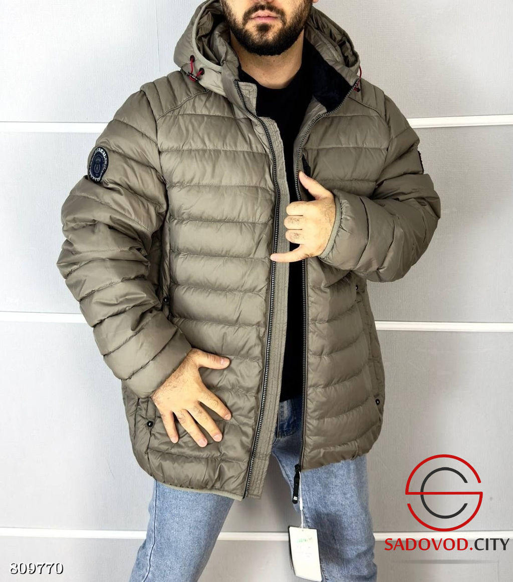 Куртка зимняя фабричная с наполнителем холлофайбер.