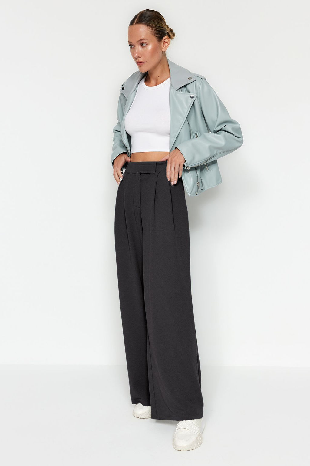 Antrasit C?rt C?rt Kapamal? Yuksek Bel Pileli Wide Leg Pantolon TWOAW24PL00177