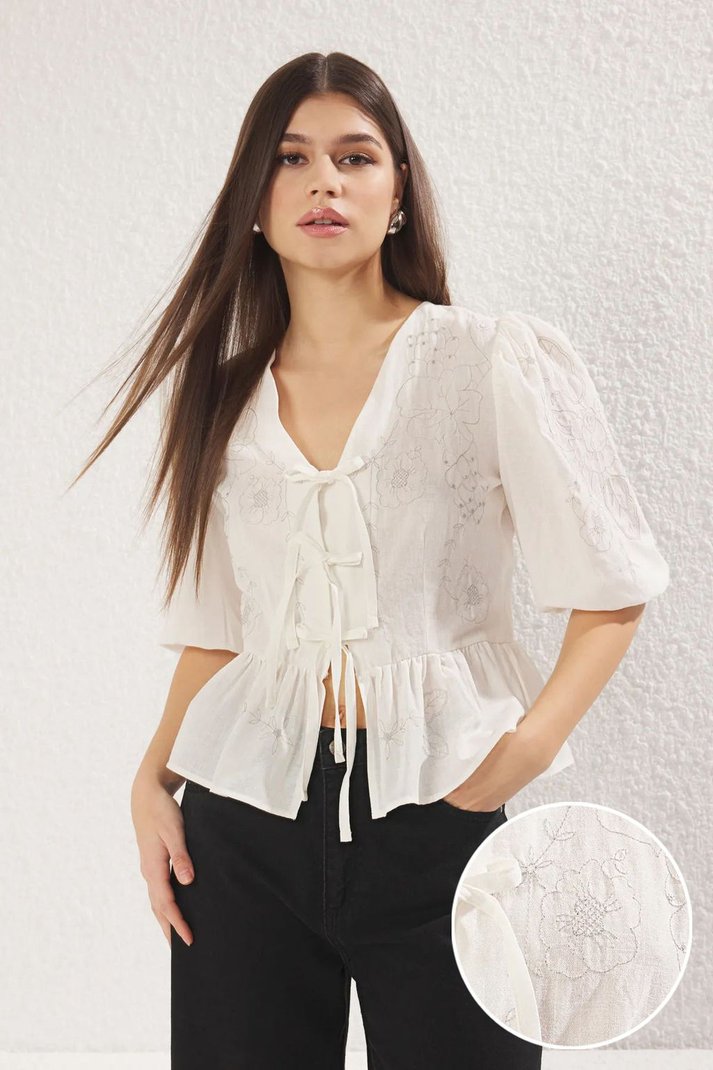 TRENDYOLMILLA Ekru V Yaka Nak?sl? Onu Baglama Detayl? Dokuma Gomlek TWOSS25GO00018