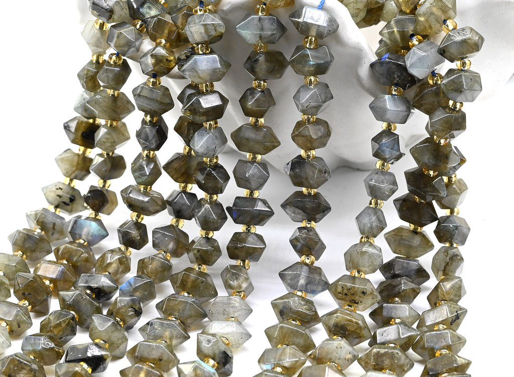 Бусины из лабрадора многогранник 7*10мм, 37см, 47 бусин Радуга камня