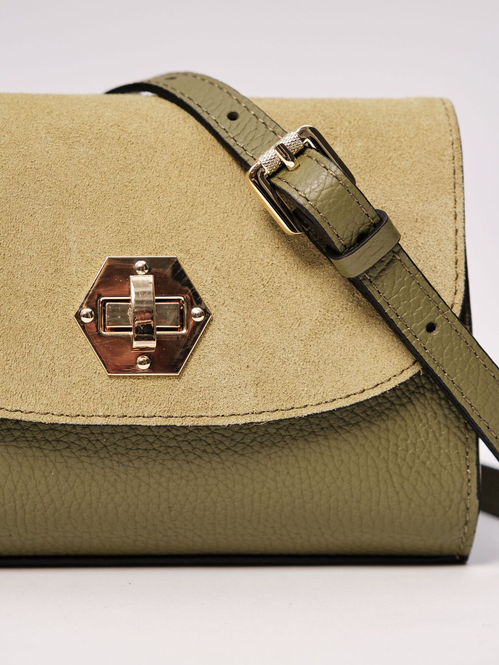 Сумка замшевая Deboro 31033 зеленый бамбук