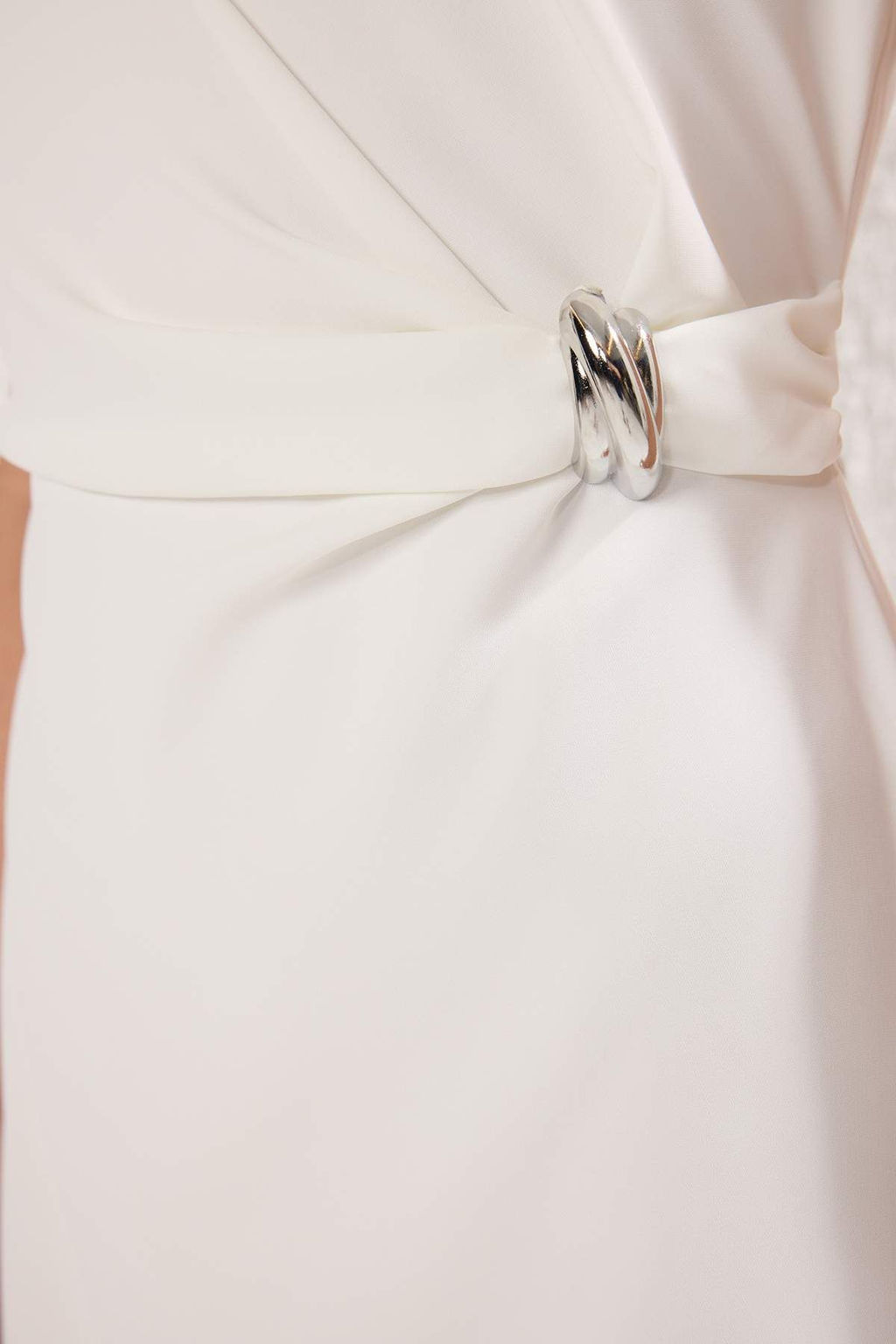 Beyaz Duz Vucudu Saran Astarl? Midi Dokuma Elbise TWOSS25EL00204