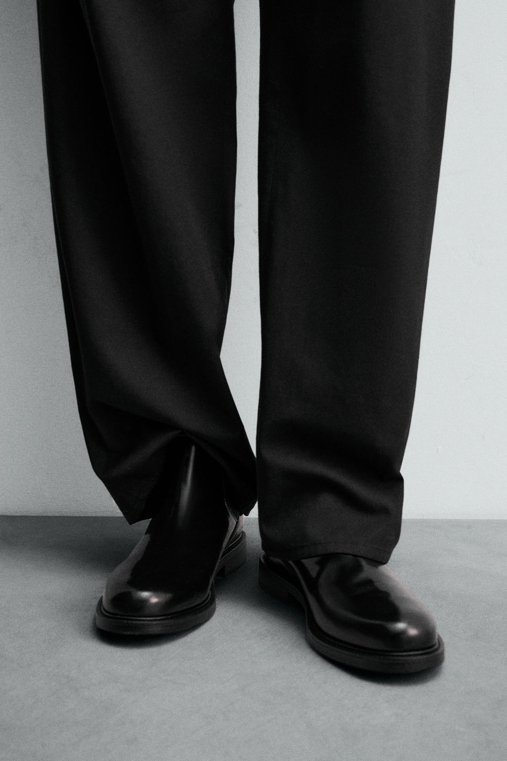 LEATHER CHELSEA BOOTS