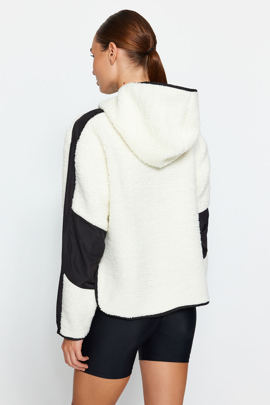 TRENDYOLMILLA Ekru Renk Bloklu Parasut Kumas Detayl? Pelus Genis Kal?p Orme Spor Sweatshirt THMAW24SW00009  фото 6