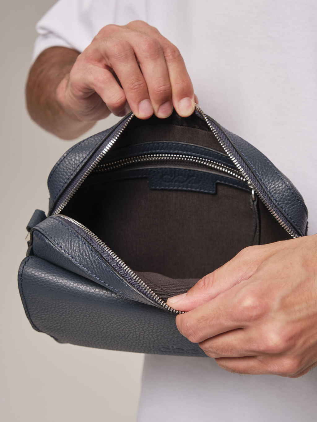 Мужская кожаная сумка Bora DBR 7113 насыщенно-синий фото 3